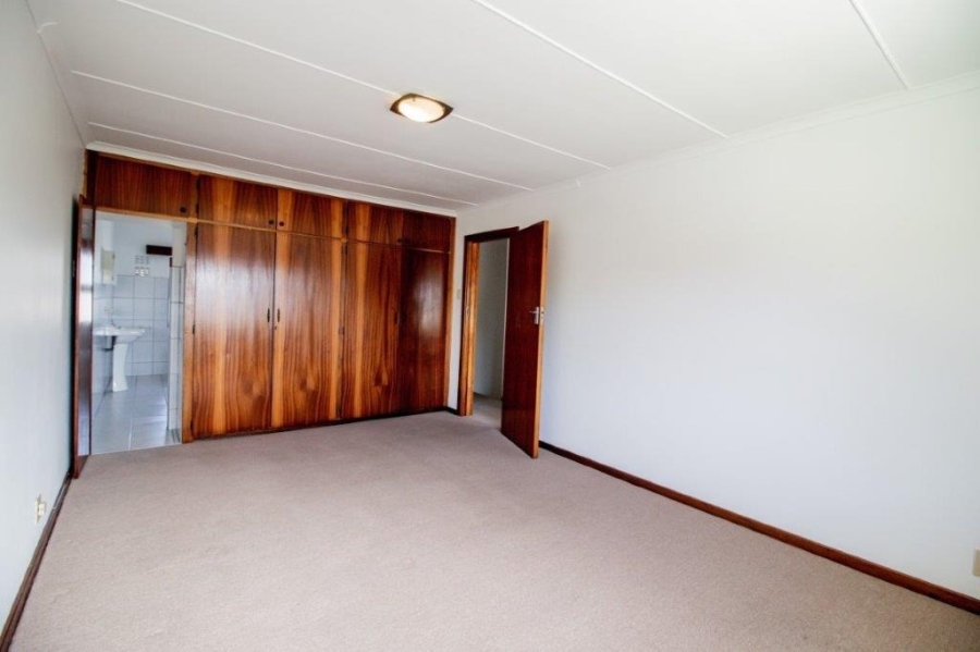 To Let 3 Bedroom Property for Rent in Beacon Bay Eastern Cape